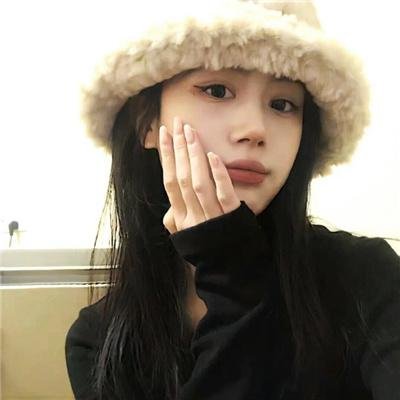 挥著翅膀的女孩